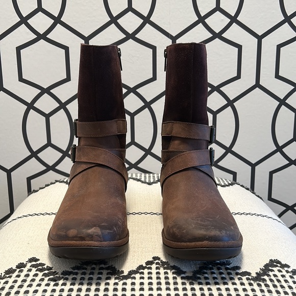 Ugg Boot - Picture 3 of 6